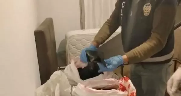 KADIKÖY VE KAĞITHANE'DE UYUŞTURUCU OPERASYONU