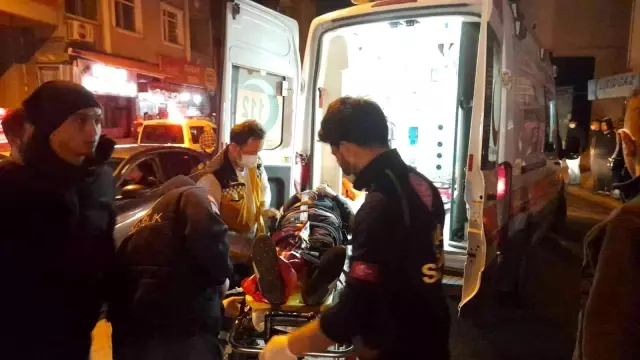 Kamyonet, motosiklet ile çarpıştı: 2 yaralı Kamyonet, motosiklet ile çarpıştı: 2 yaralı