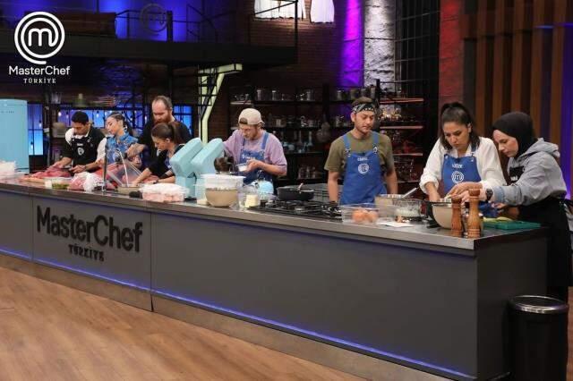 MasterChef Türkiye yeni döneminde bir ilk! Kırmızı kadro, rakibini hezimete uğrattı