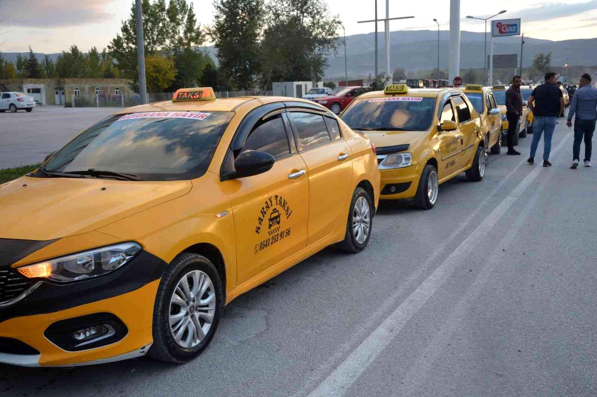 Niksar'da taksicilerden 'Korsan' protestosu