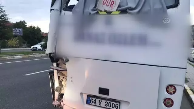 Otobüsün midibüse arkadan çarpması sonucu 3 kişi yaralandı
