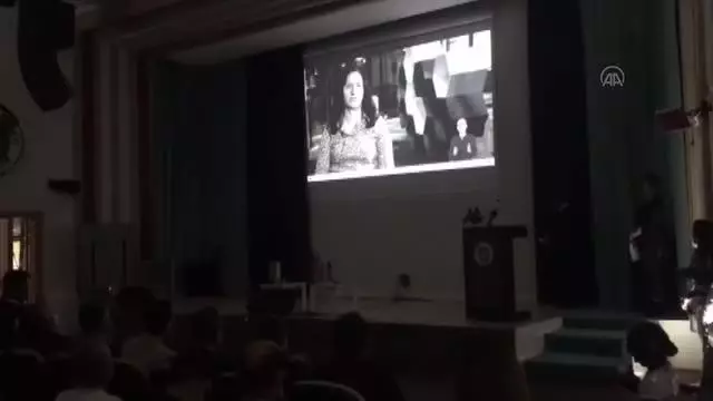 Paralimpik masa tenisçiler, öğrencilerle buluştu