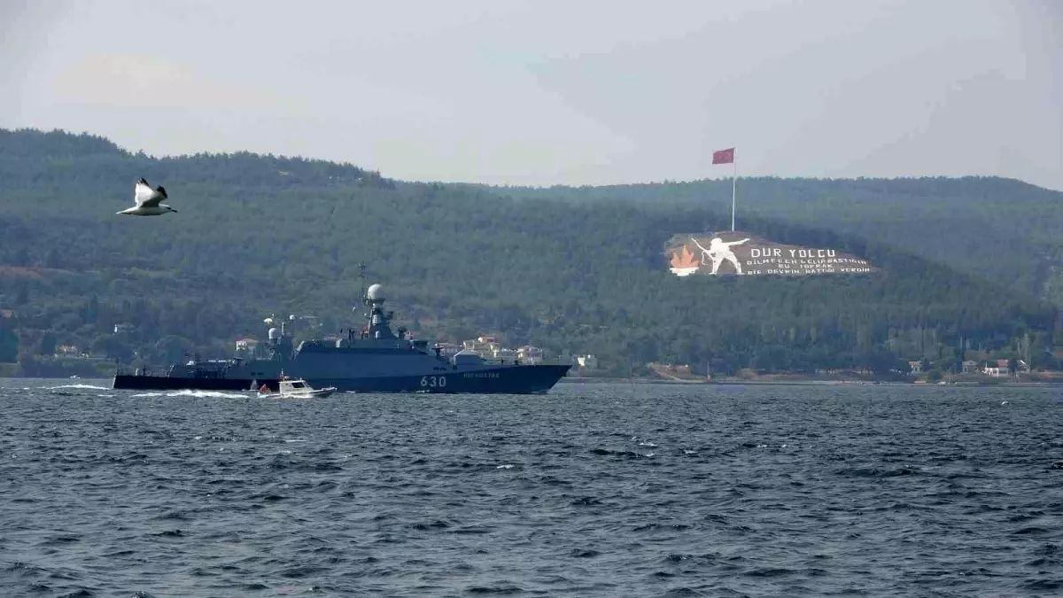 Son dakika: Rus savaş gemisi 'İngushetia' Çanakkale Boğazı'ndan geçti