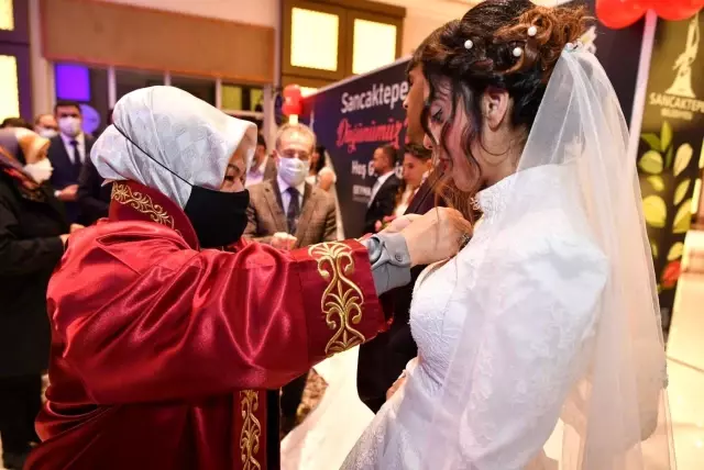 Sancaktepe'de Roman çiftler toplu nikah töreniyle dünya evine girdi