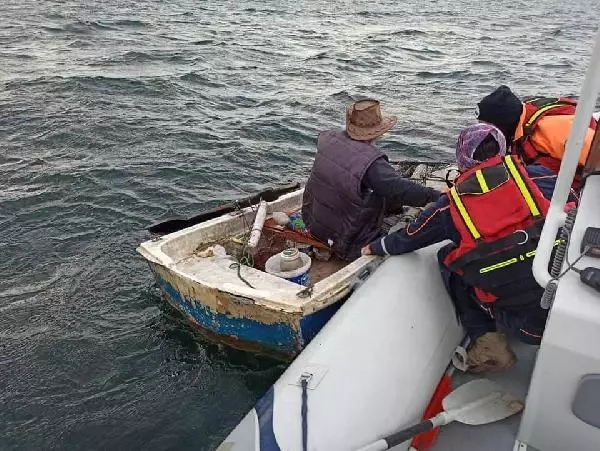 Sapanca Gölü'nde mahsur kalan balıkçıyı AFAD kurtardı