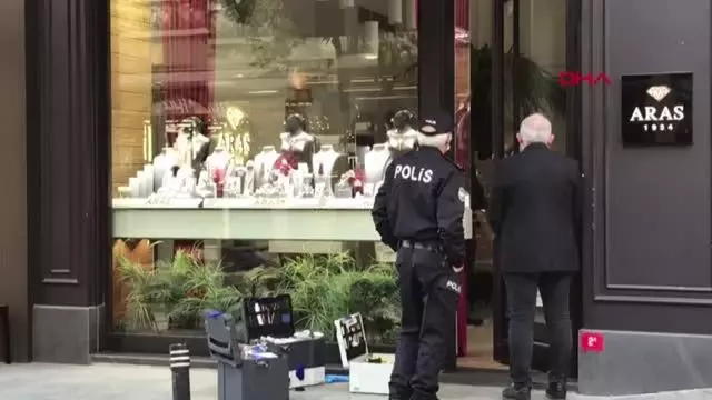 Son dakika haberleri! ŞİŞLİ'DE MÜCEVHERAT MAĞAZASINDA SOYGUN ŞÜPHELİLER KAMERADA