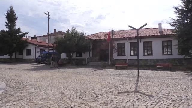 Tarihi Kafkas köyünde meydan Osmanlı mimarisiyle yenilendi