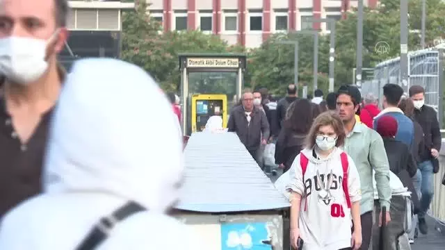İstanbul'da trafik yoğunluğu yaşanıyor