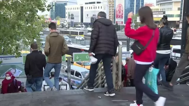 İstanbul'da trafik yoğunluğu yaşanıyor