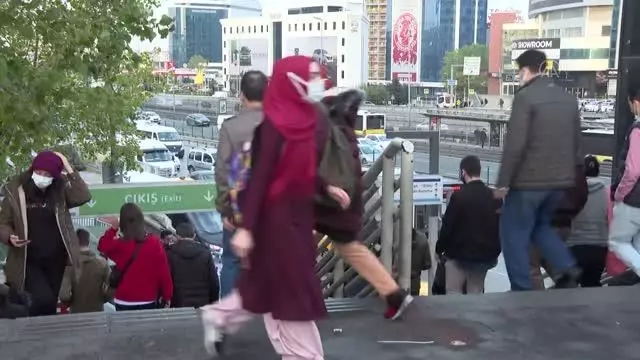 İstanbul'da trafik yoğunluğu yaşanıyor