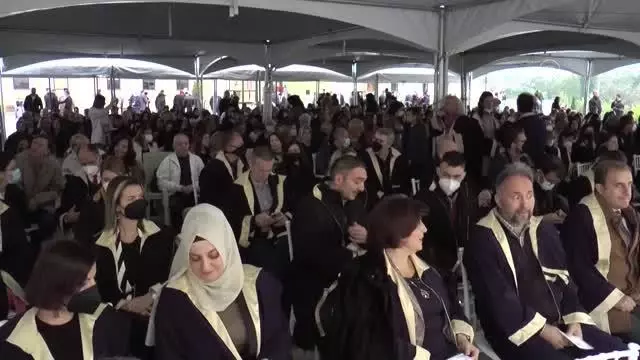 Uluslararası Balkan Üniversitesinde mezuniyet heyecanı