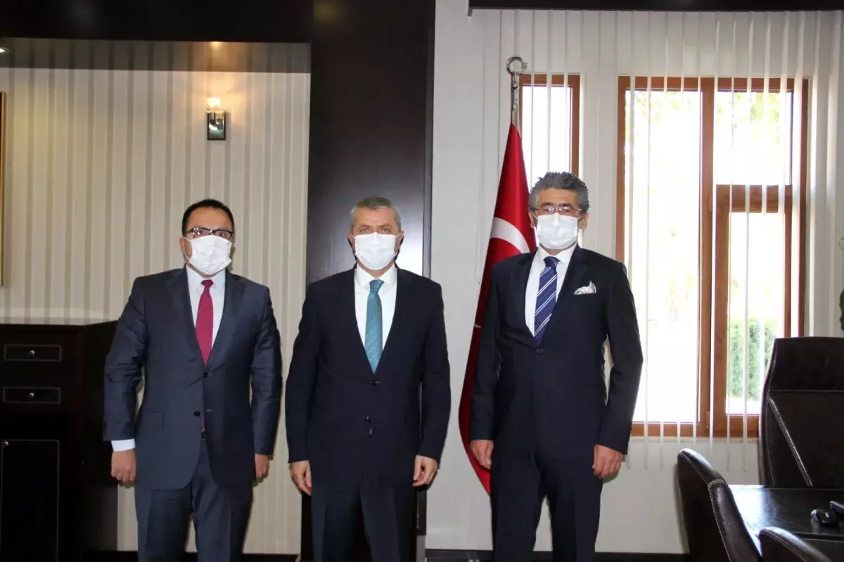 Ziraat Bankası Antalya Bölge Başkanı Recep ÖZDEMİR ve Ziraat Bankası Manavgat Şube Müdürü Yalçın BIYIK; Kaymakamımız Abdulkadir DEMİR'e Ziyaret