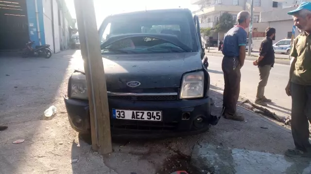 Adana'da 2 hafif ticari aracın çarpışması sonucu 10 kişi yaralandı