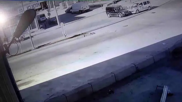 Adana'da iki hafif ticari araç kafa kafaya böyle çarpıştı: 13 yaralı