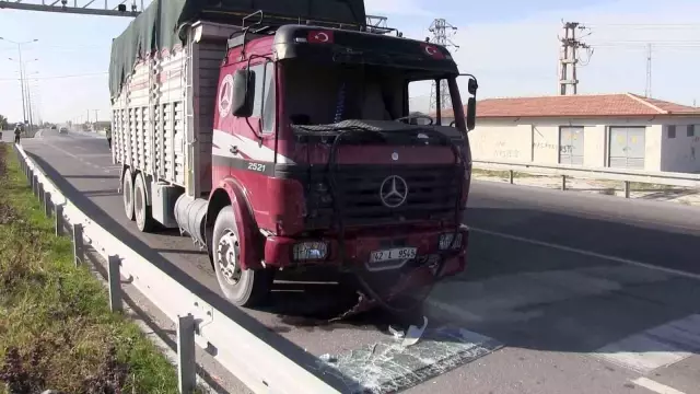 Aksaray'da pancar yüklü kamyon ile işçi taşıyan minibüs çarpıştı: 4 yaralı