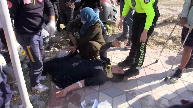 Aksaray'da pancar yüklü kamyon ile işçi taşıyan minibüs çarpıştı: 4 yaralı