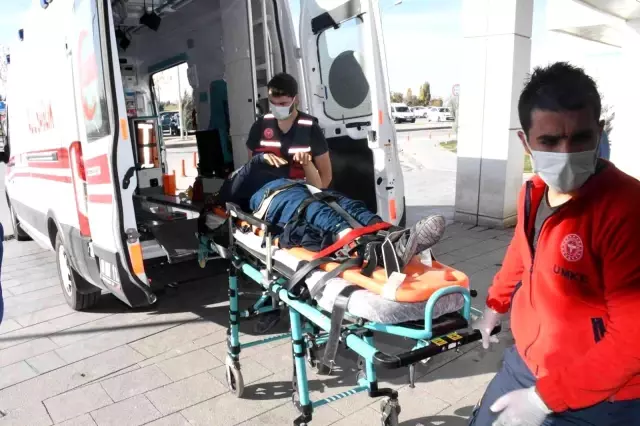 Aksaray'da pancar yüklü kamyon ile işçi taşıyan minibüs çarpıştı: 4 yaralı