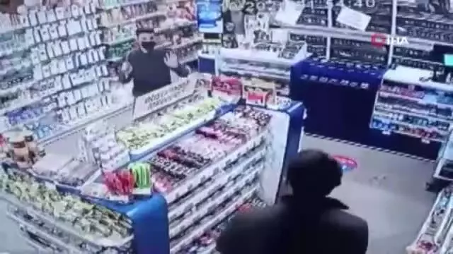Ankara'da benzinlik istasyonunda bıçaklı saldırı: 1'i polis 2 yaralı