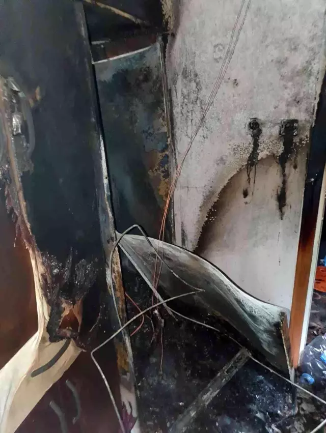 Aydın'da kısa devre yapan buzdolabından yangın çıktı