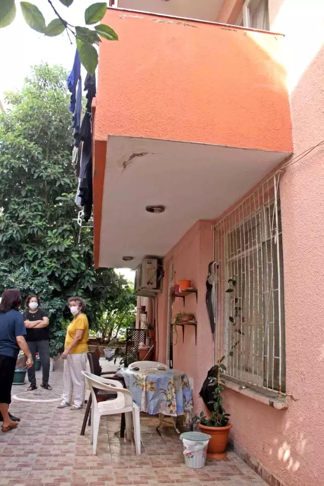 Balkondan düşen yaşlı adamı, alt komşusu tutarak ölümden kurtardı