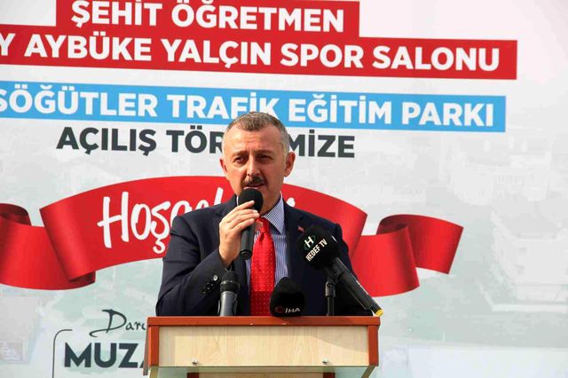 baskan buyukakin iki tane heykeli acmak icin 12 14464187 o