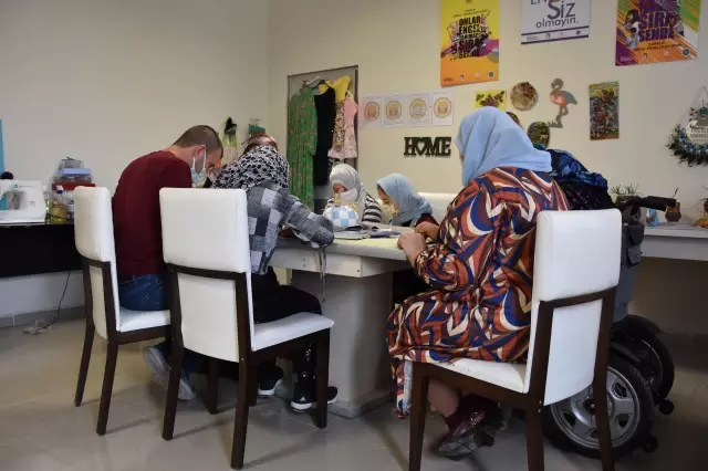 Bilecik'te engelliler aileleriyle Kur'an-ı Kerim okumayı öğreniyor
