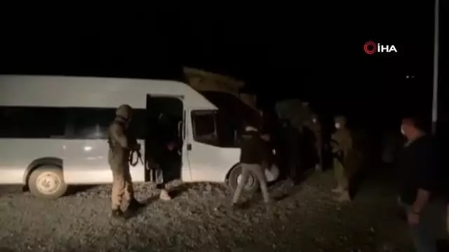 Bitlis'te Jandarma Ekiplerince 70 Düzensiz Göçmen ve Göçmen Kaçakçılığı Faaliyeti Yapan 1 Şahıs Yakalandı