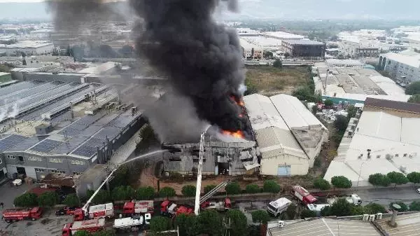 Son dakika haber | Bursa'da tekstil fabrikası yangını (3)