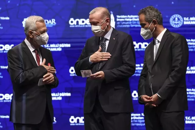 Son dakika gündem: Cumhurbaşkanı Erdoğan, İmam Hatip Okulları ve Türkiye'de Din Eğitimi Sempozyumu'nda konuştu: (2)
