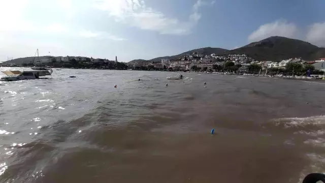 Datça'da fırtınaya dayanamayan bir tekne battı