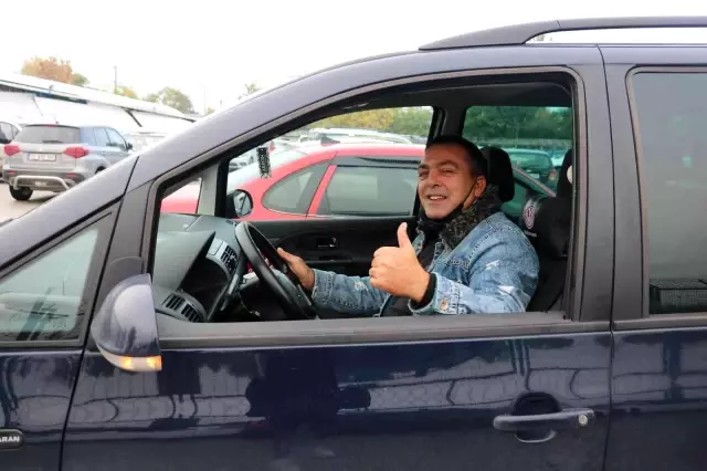 Ulus Pazarı yağmura rağmen doldu taştı, otoparklarda yer kalmadı