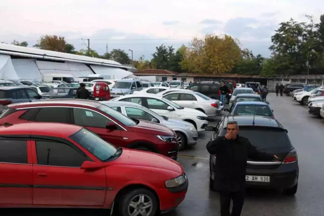 Ulus Pazarı yağmura rağmen doldu taştı, otoparklarda yer kalmadı