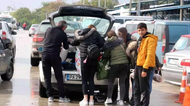 Ulus Pazarı yağmura rağmen doldu taştı, otoparklarda yer kalmadı