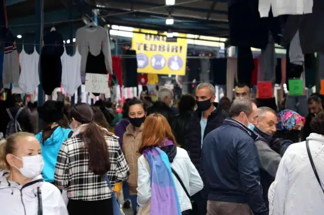 Ulus Pazarı yağmura rağmen doldu taştı, otoparklarda yer kalmadı