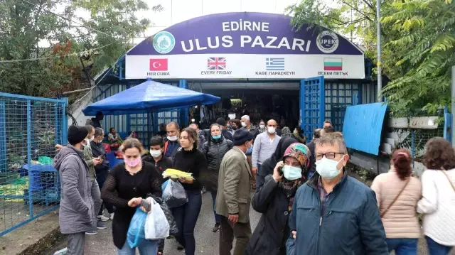 Ulus Pazarı yağmura rağmen doldu taştı, otoparklarda yer kalmadı