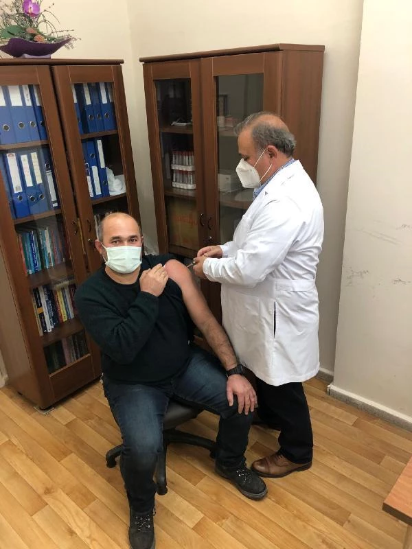 Eskişehir'de 2 TURKOVAC gönüllüsü, aşı oldu