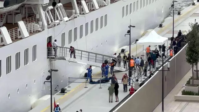 Galataport İstanbul'a ikinci yolcu gemisi demir attı