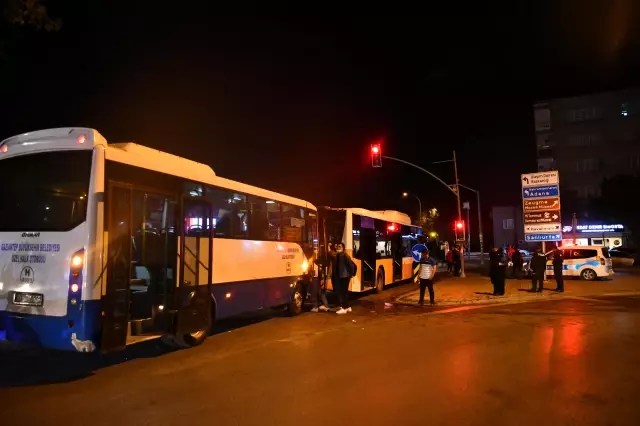 Son dakika... GAZİANTEP - İki otobüsün çarpıştığı kazada 9 kişi yaralandı