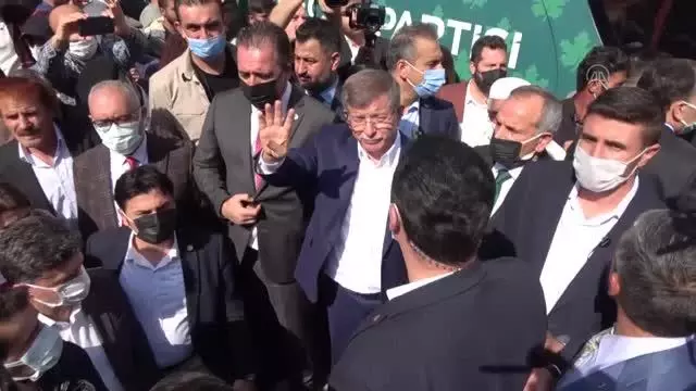 Gelecek Partisi Genel Başkanı Davutoğlu esnafı ziyaret etti