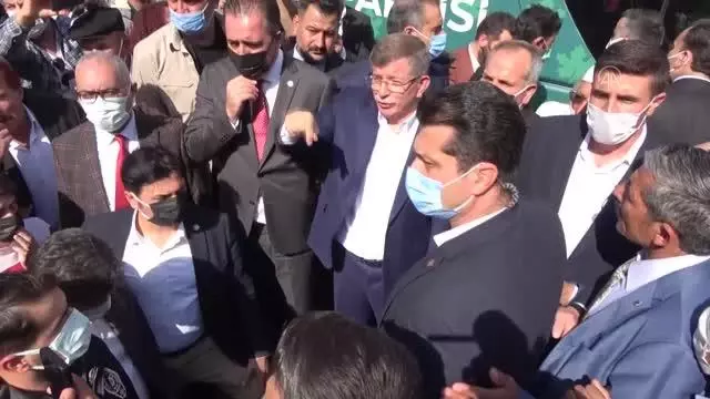 Gelecek Partisi Genel Başkanı Davutoğlu esnafı ziyaret etti