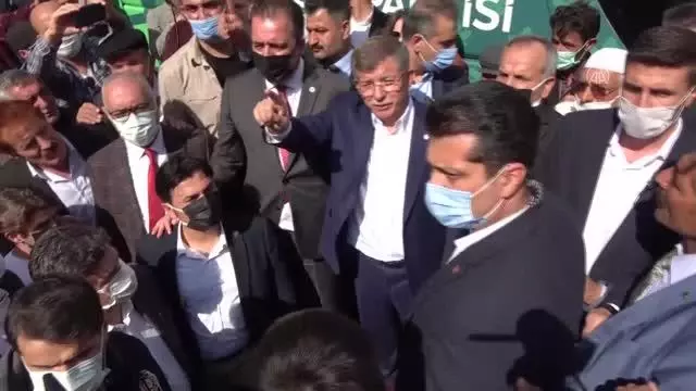Gelecek Partisi Genel Başkanı Davutoğlu esnafı ziyaret etti