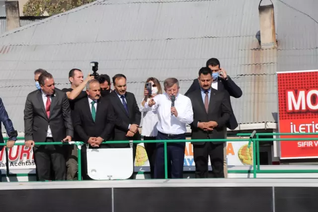 Gelecek Partisi Genel Başkanı Davutoğlu esnafı ziyaret etti