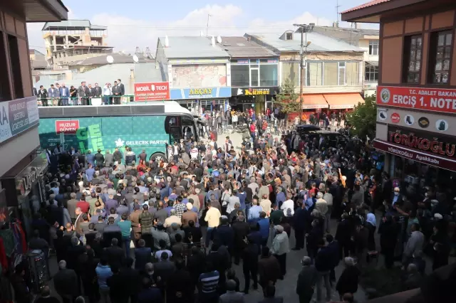 Gelecek Partisi Genel Başkanı Davutoğlu esnafı ziyaret etti