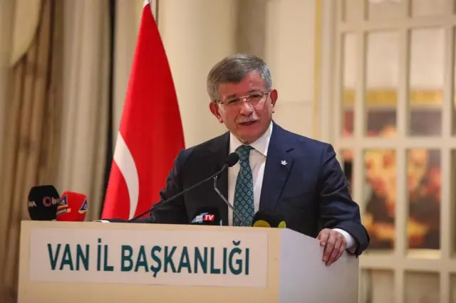 Gelecek Partisi Genel Başkanı Davutoğlu, Van'da