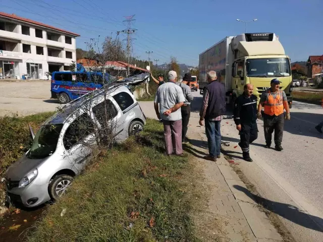 Hafif ticari araç sulama kanalına girdi 3 kişi yaralandı