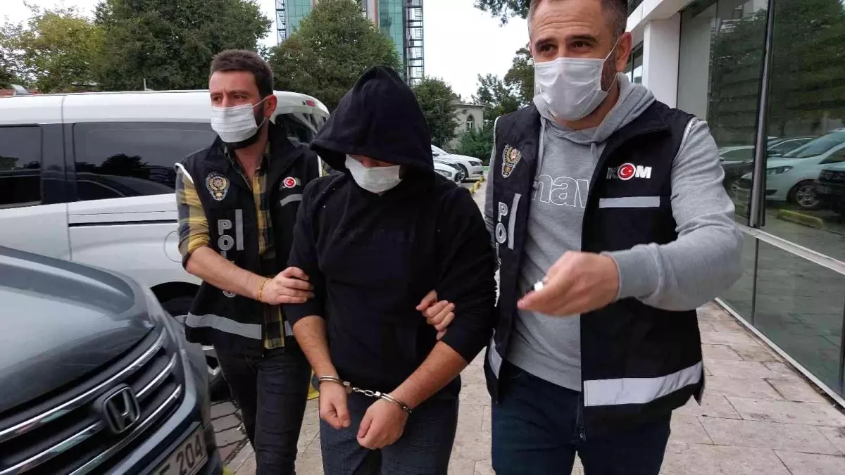 Yıllarca 'Hukuk bitirip savcı oldum' diye ailesinden para alan genç, sahte savcı kimliği kullanınca tutuklandı