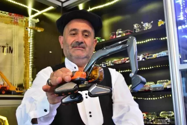 İş makinelerinin maketlerini koleksiyon yapan emekli vatandaş: Herkese tavsiye etmem çünkü pahalı