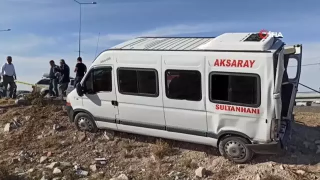 Aksaray'da pancar yüklü kamyon ile işçi taşıyan minibüs çarpıştı: 4 yaralı