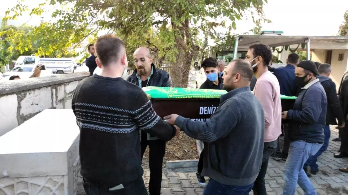 Kazada hayatını kaybeden baba oğul yan yana toprağa verildi