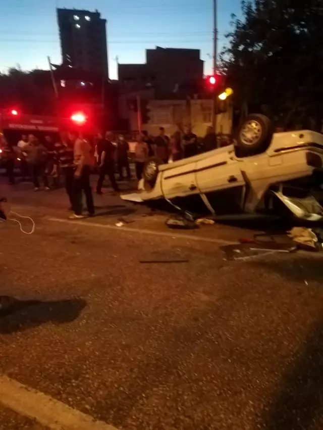 Kırmızı ışıkta durmak istemedi, araçla takla attı...O anlar kamerada